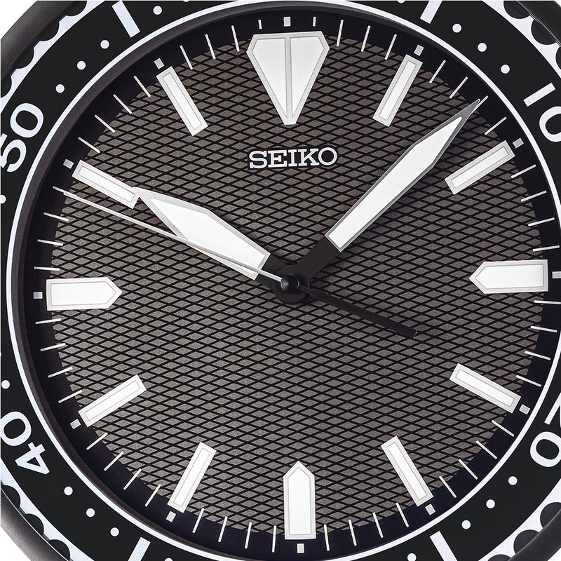 QXA791K Contemporary clock with lumibrite markers